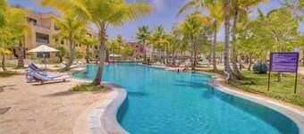 Stunning Fishing Lodge apt w/ marina and pool view