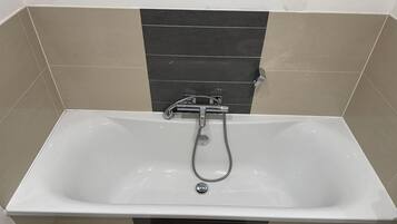 Shared Dormitory, 1 Bedroom, Balcony, Lake View | Bathroom