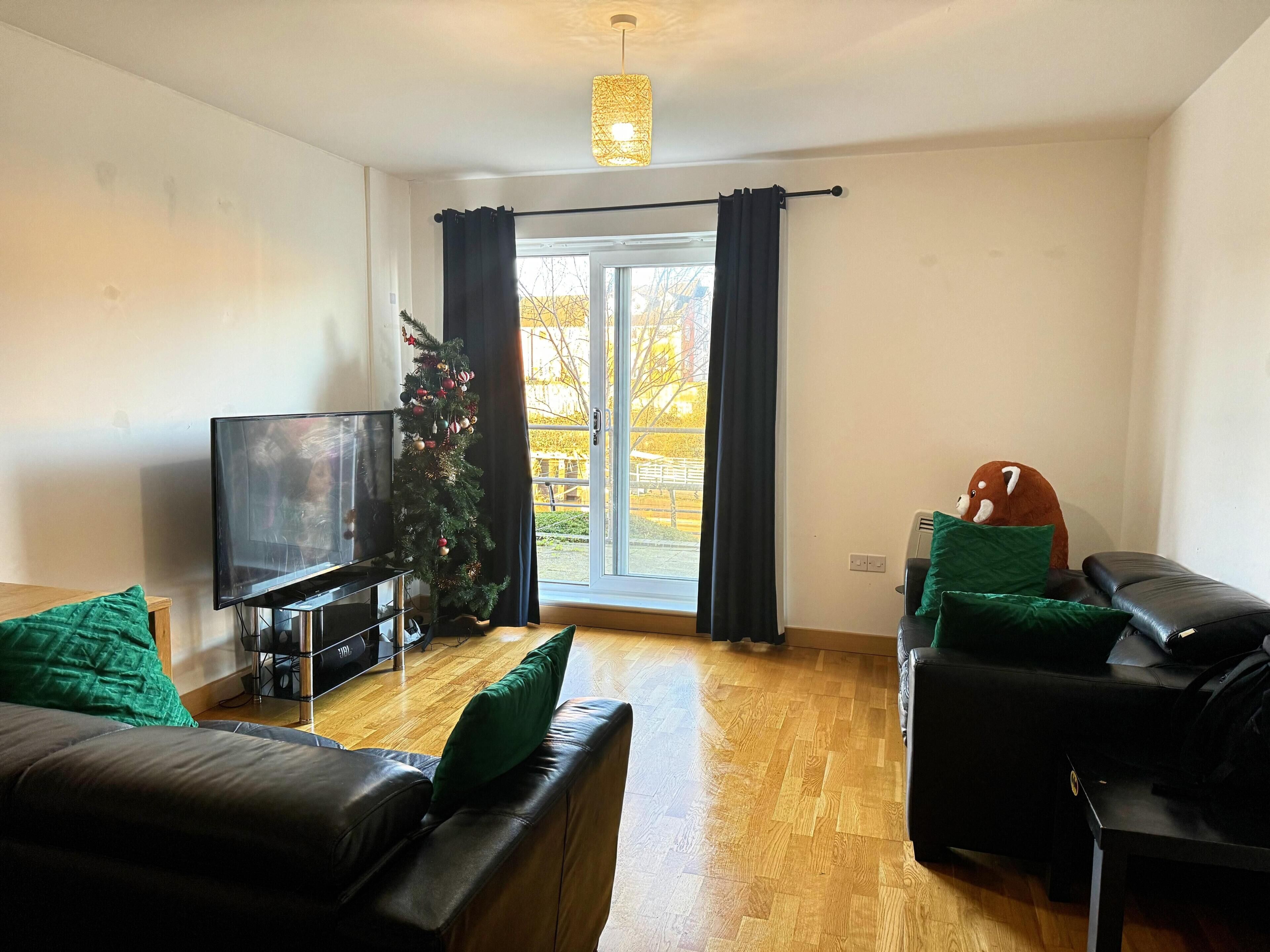 Shared Dormitory, 1 Bedroom, Balcony, Lake View | Living room