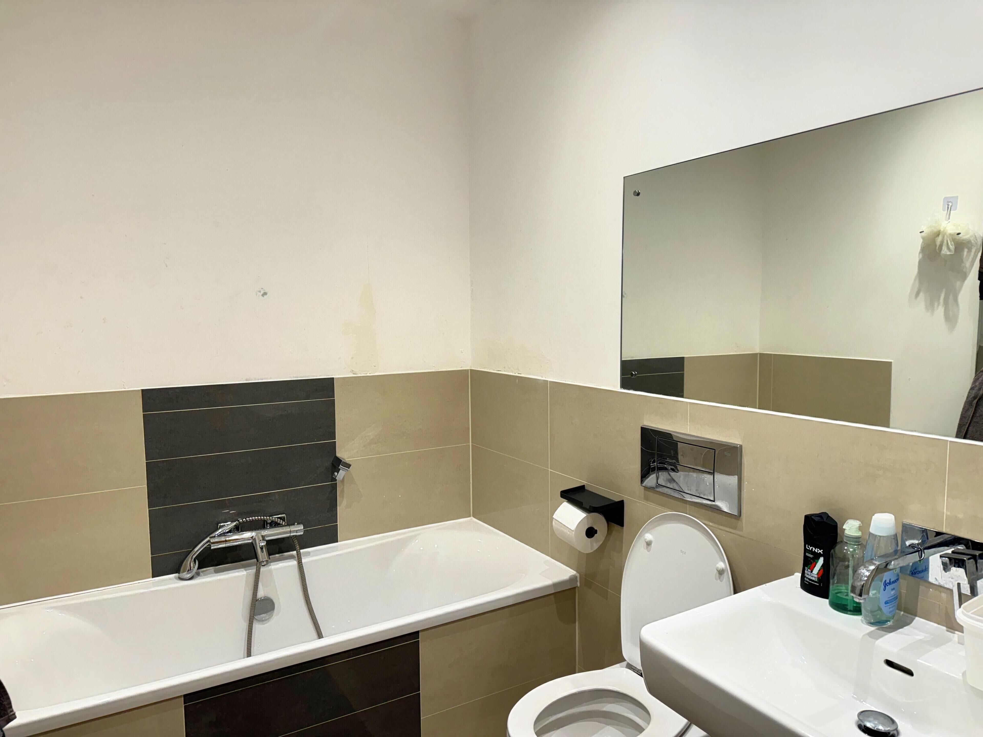 Shared Dormitory, 1 Bedroom, Balcony, Lake View | Bathroom