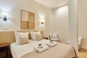 Apartment | 2 bedrooms, laptop workspace, iron/ironing board, bed sheets - Elegant Apartment With Buttes-chaumont Park (Paris)