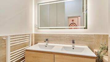 Appartamento | Bagno | Asciugacapelli, asciugamani, sapone, shampoo