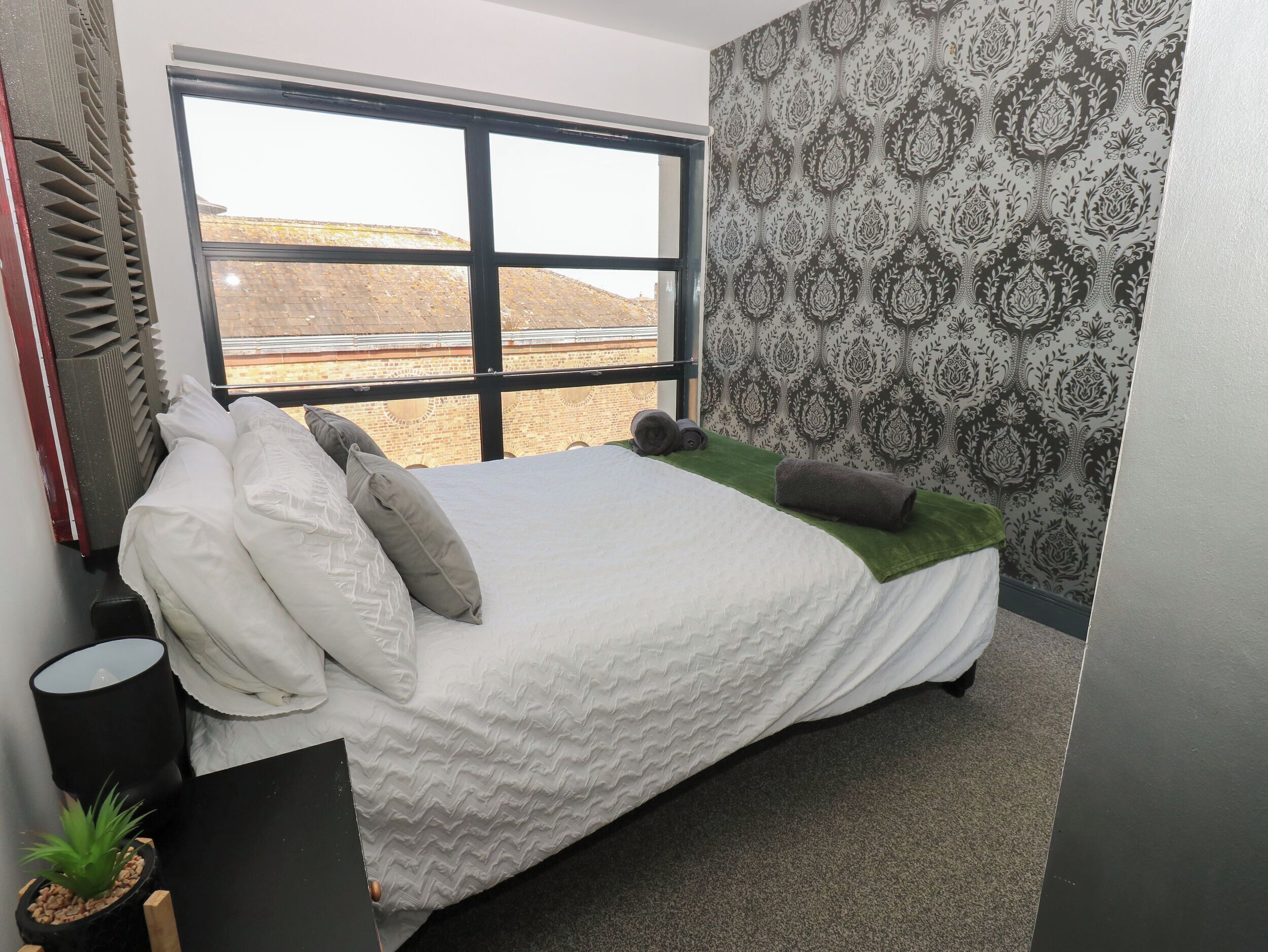 2 bedrooms, individually decorated, individually furnished, free WiFi