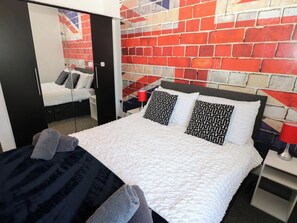 2 bedrooms, individually decorated, individually furnished, free WiFi