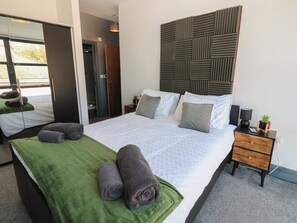 2 bedrooms, individually decorated, individually furnished, free WiFi - Quayside Apartments (Whitehaven)