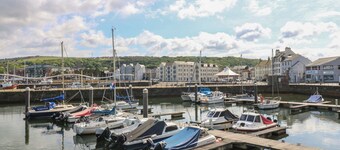 Harbourside Apartments