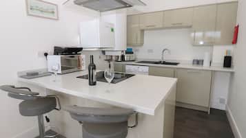 Cookware/dishes/utensils