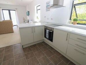 Dishwasher, cookware/dishes/utensils