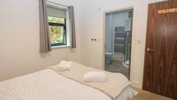 2 bedrooms, individually decorated, individually furnished, free WiFi