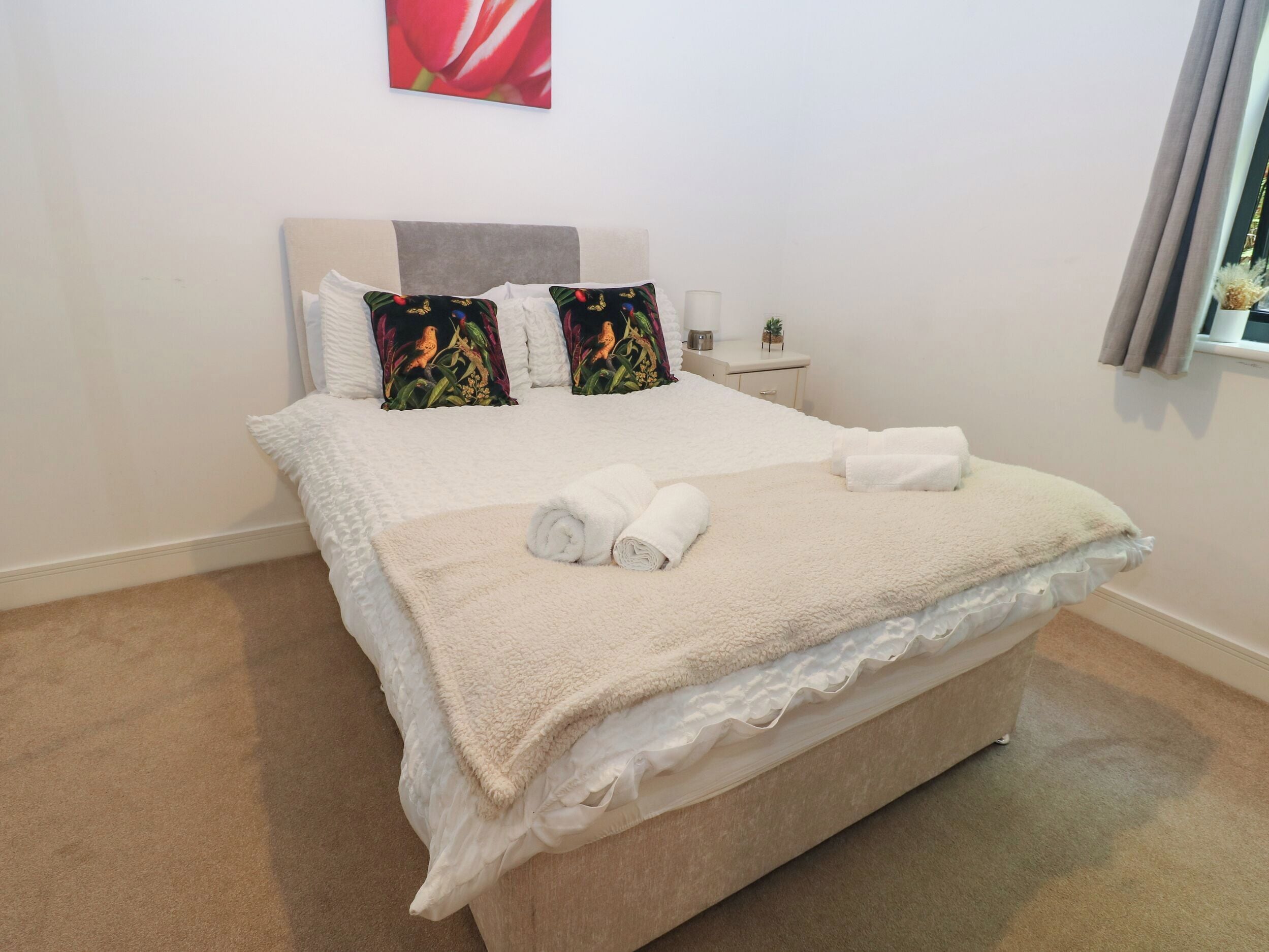 2 bedrooms, individually decorated, individually furnished, free WiFi