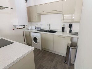 Cookware/dishes/utensils - Harbour View (Whitehaven)