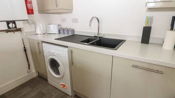 Cookware/dishes/utensils