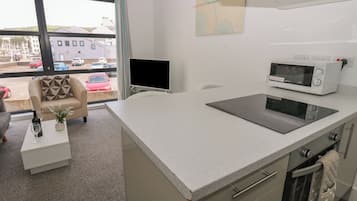 Cookware/dishes/utensils