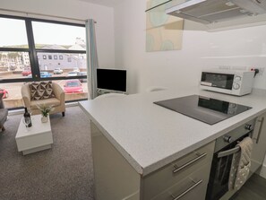 Cookware/dishes/utensils