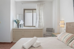 2 slaapkamers, een strijkplank/strijkijzer, wifi, beddengoed