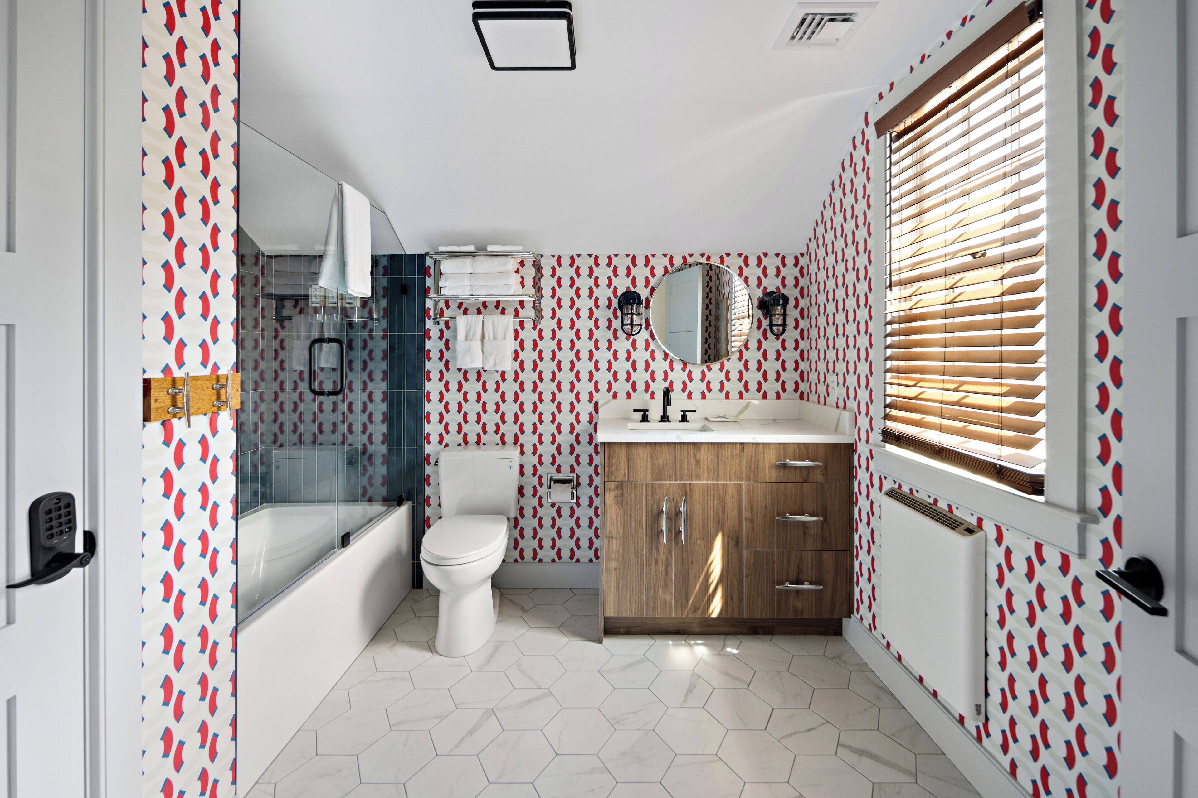 A bathroom with a toilet, sink, and bathtub.