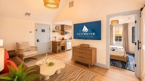 Executive Triple Room, Multiple Beds, Non Smoking, Kitchenette | Living area | 42-inch Smart TV with digital channels - Cutwater Inn & Suites (Newburyport)