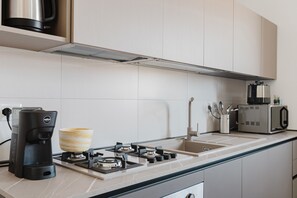 Fridge, microwave, oven, stovetop