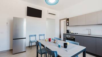 KylskÄp, mikrovÄgsugn, ugn och spishÀll