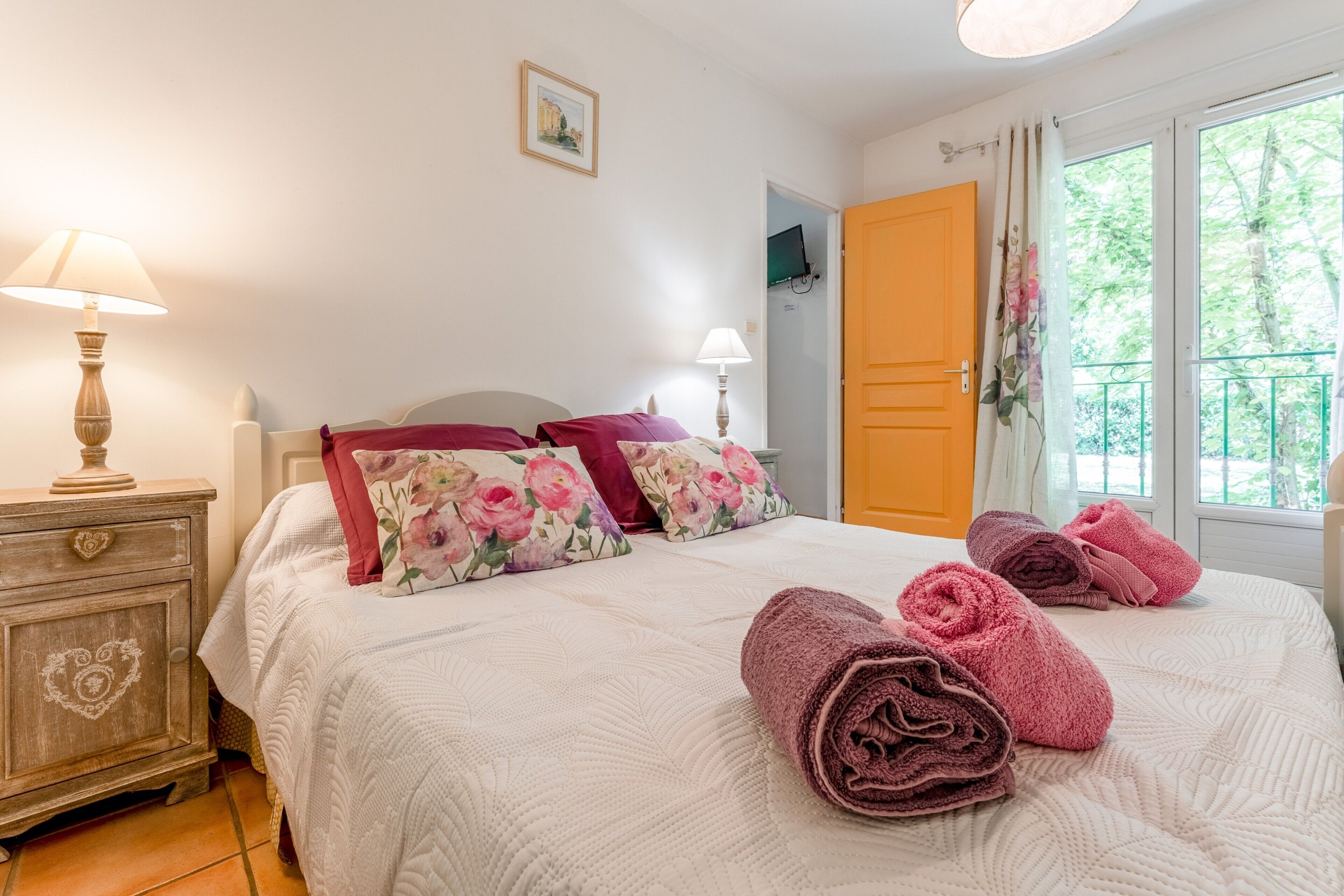 1 habitación, tabla de planchar con plancha, wifi y ropa de cama 