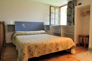 1 chambre, fer et planche à repasser, Wi-Fi, draps fournis
