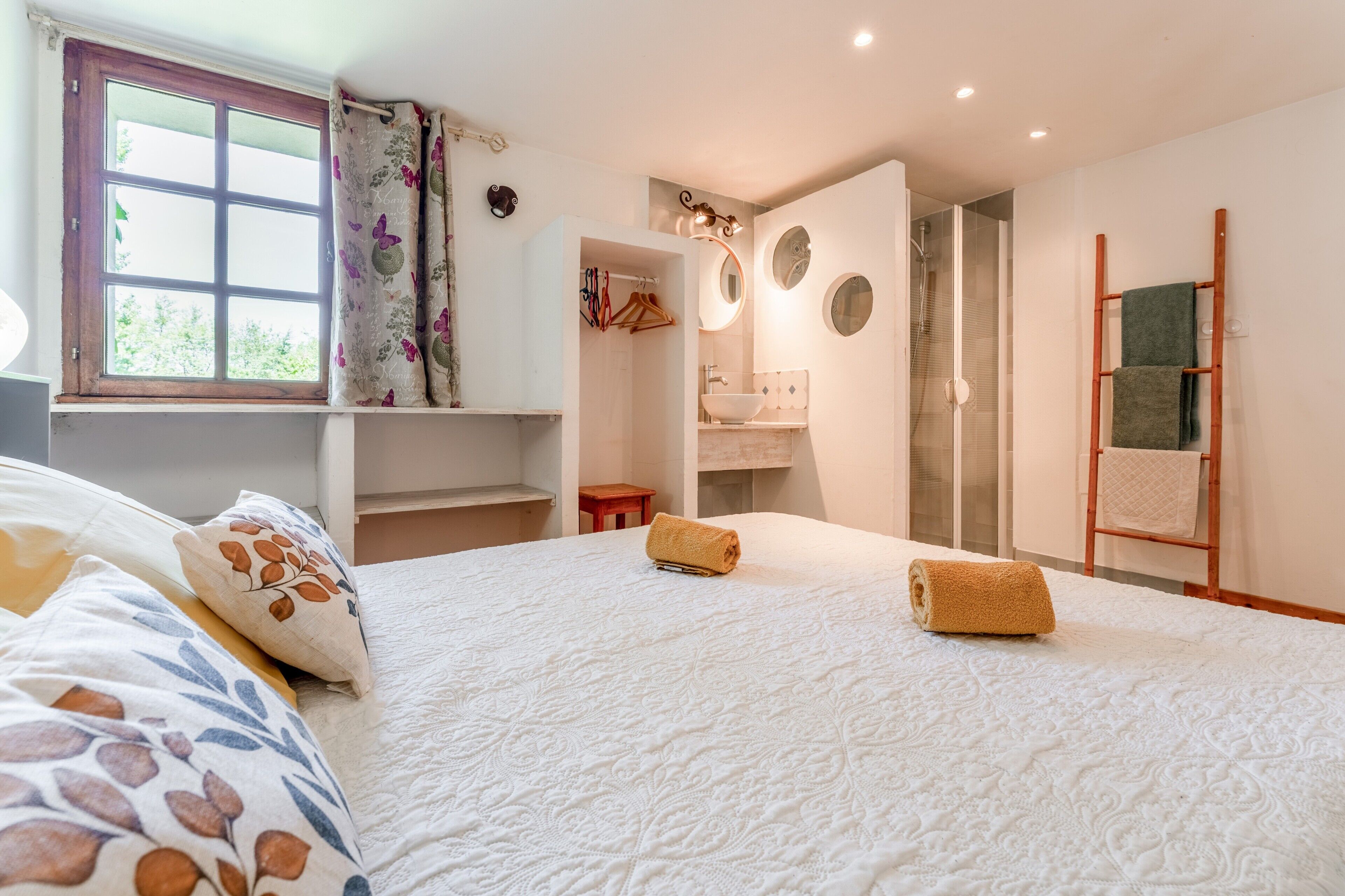 1 habitación, tabla de planchar con plancha, wifi y ropa de cama 