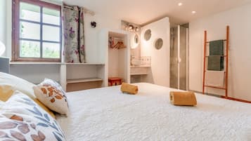 1 habitación, tabla de planchar con plancha, wifi y ropa de cama