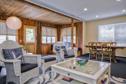 Charming 2-Bedroom Beach Cottage in Ocean Bay Park