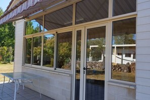 Outdoor dining - Quiet house near the lake, ideal for families (Sanguinet)