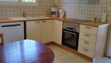 Microonde, forno, piano cottura, lavastoviglie