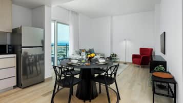 Deluxe Apartment | In-room dining