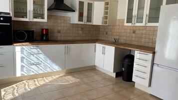 Micro-ondes, four, plaque de cuisson, lave-vaisselle