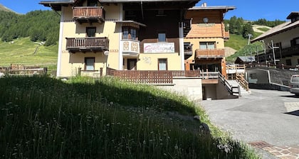 Apartment 'Cràp de la Parè' with Mountain View, Shared Garden and Wi-Fi