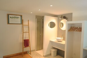 Shower, towels