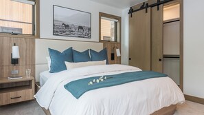 5 camere, una scrivania, ferro/asse da stiro, Wi-Fi gratuito