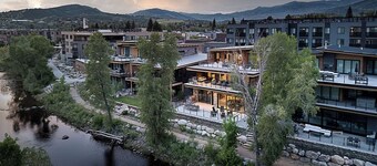 Modern Riverfront Retreat with Views | Riverlight Lodge