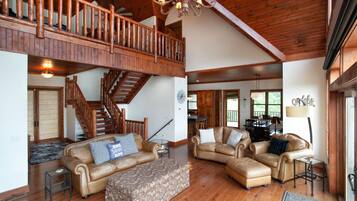 Smart TV, chimenea y estéreo