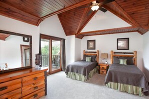 6 室のベッドルーム、アイロン / アイロン台、WiFi (�無料)、ベッドシーツ