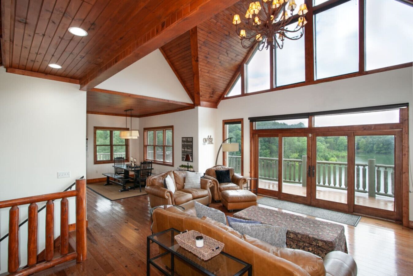 智能电视、壁炉、立体声音响