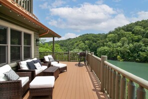 Terrace/patio - Blessed Getaway: Theater+LakeView+GAMES! (Dandridge)