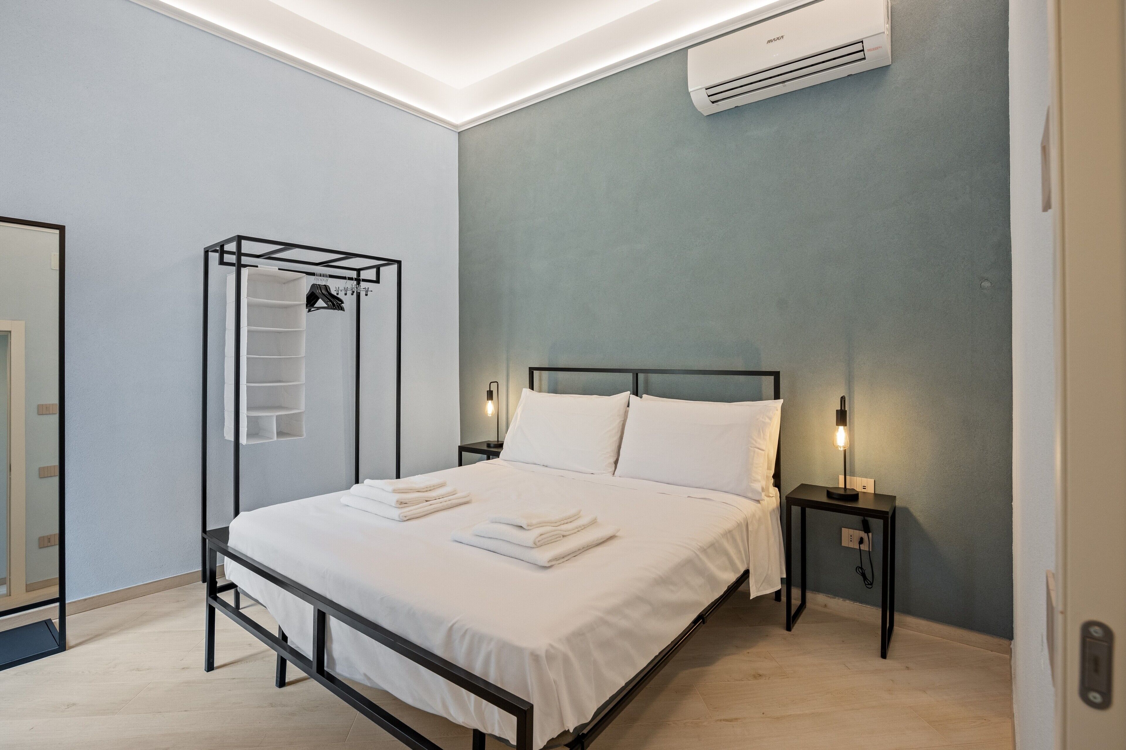 2 habitaciones, tabla de planchar con plancha, wifi y ropa de cama 