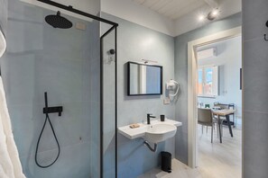 Shower, hair dryer, towels - Apartment 'Deluxe Zenone' with Sea View, Wi-Fi and Air Conditioning (Ascea)