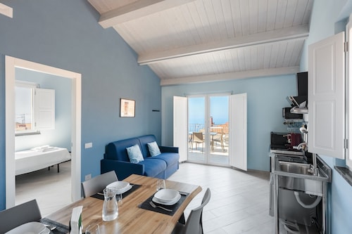 Appartement "Deluxe Zenone" avec vue sur la mer, Wi-Fi et climatisation