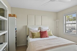 2 室のベッドルーム、アイロン / アイロン台、WiFi (無料)、ベッドシーツ