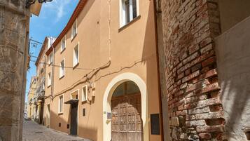Esterni