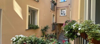 Apartment 'Familiare Parmenide' with Wi-Fi and Air Conditioning