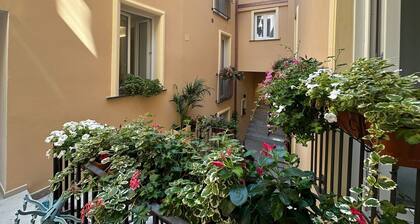Apartment 'Familiare Parmenide' with Wi-Fi and Air Conditioning