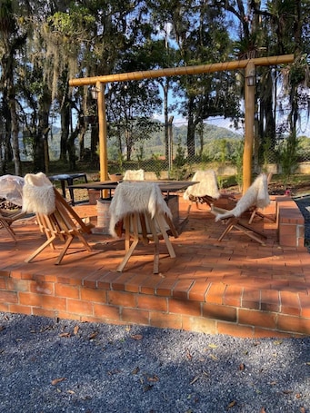 32-Zoll-Flachbildfernseher mit Kabelempfang