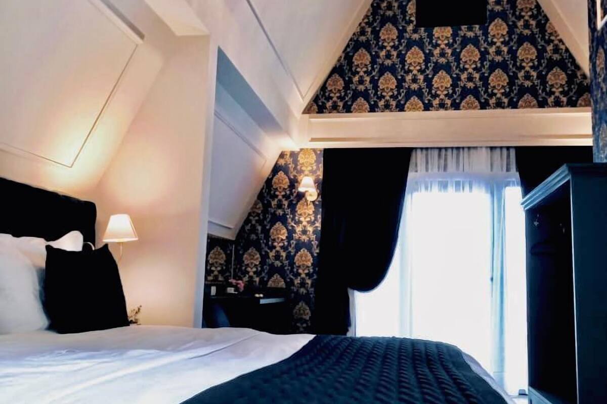 Superior Cabin, Garden View | In-room safe, free WiFi
