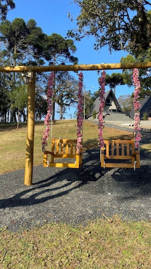 32-inch flat-screen TV with cable channels - Hotel Villa Verde by Easy Hotéis (Sao Bento do Sul)